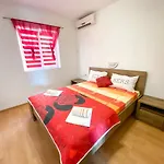 Ostrog Apartman