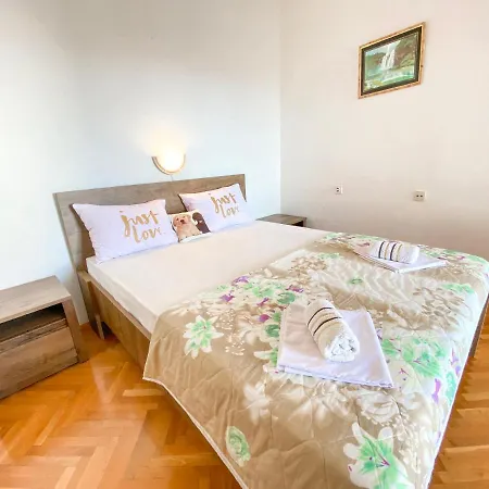 Апартаменты Ostrog *