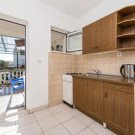 Ostrog Apartman *