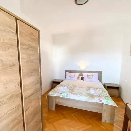 Ostrog Apartment *